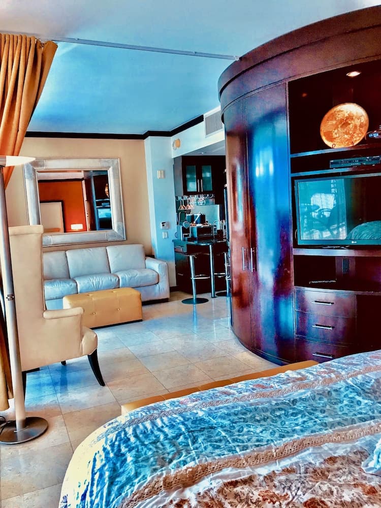 De Soleil Hotel on Ocean Drive