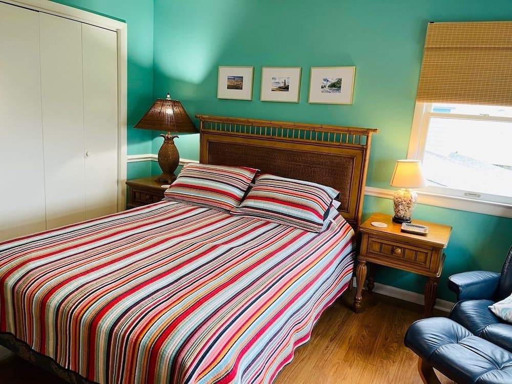 Beach Bells 4 Bedroom Home by RedAwning