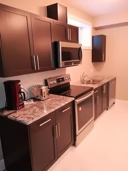 McConachie Luxury Inn