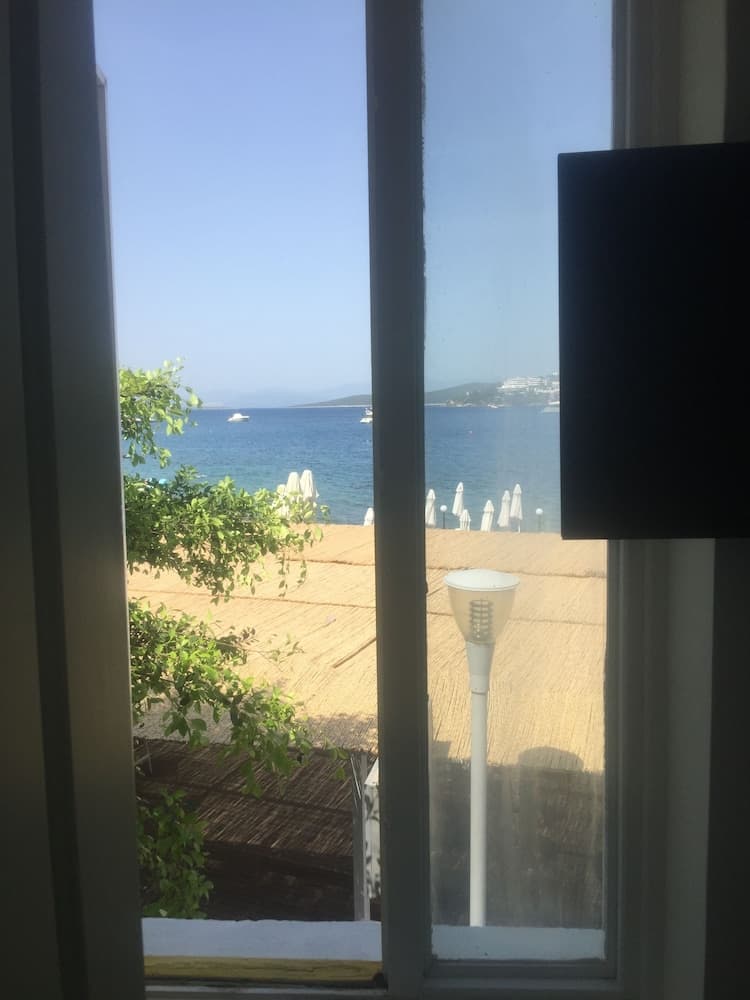 Estrella Beach Hotel