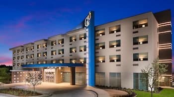 GLō Best Western DeSoto Dallas