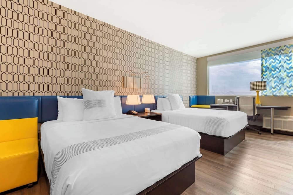 GLō Best Western Dallas South DeSoto