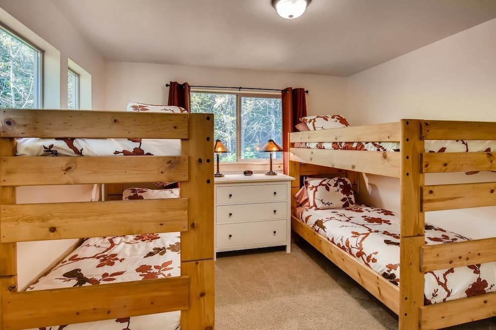 Roslyn Ridge Retreat