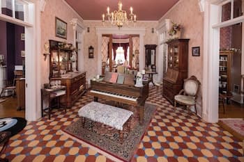 The Steamboat House Bed & Breakfast