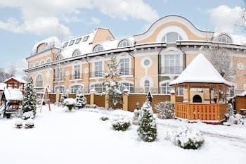 Imperial Village Hotel Hosudarev Dom