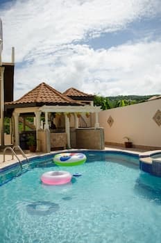 Colors Hideaway Estate