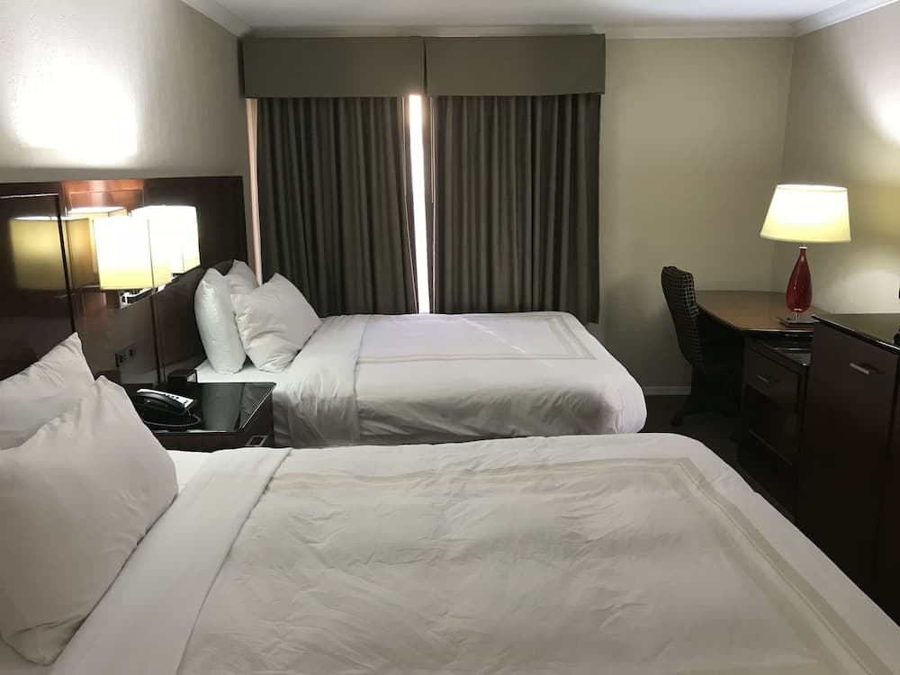 Hometown Inn & Suites