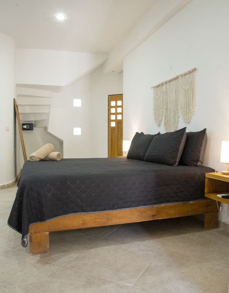 Sonido Del Mar Hotel and Yoga Loft