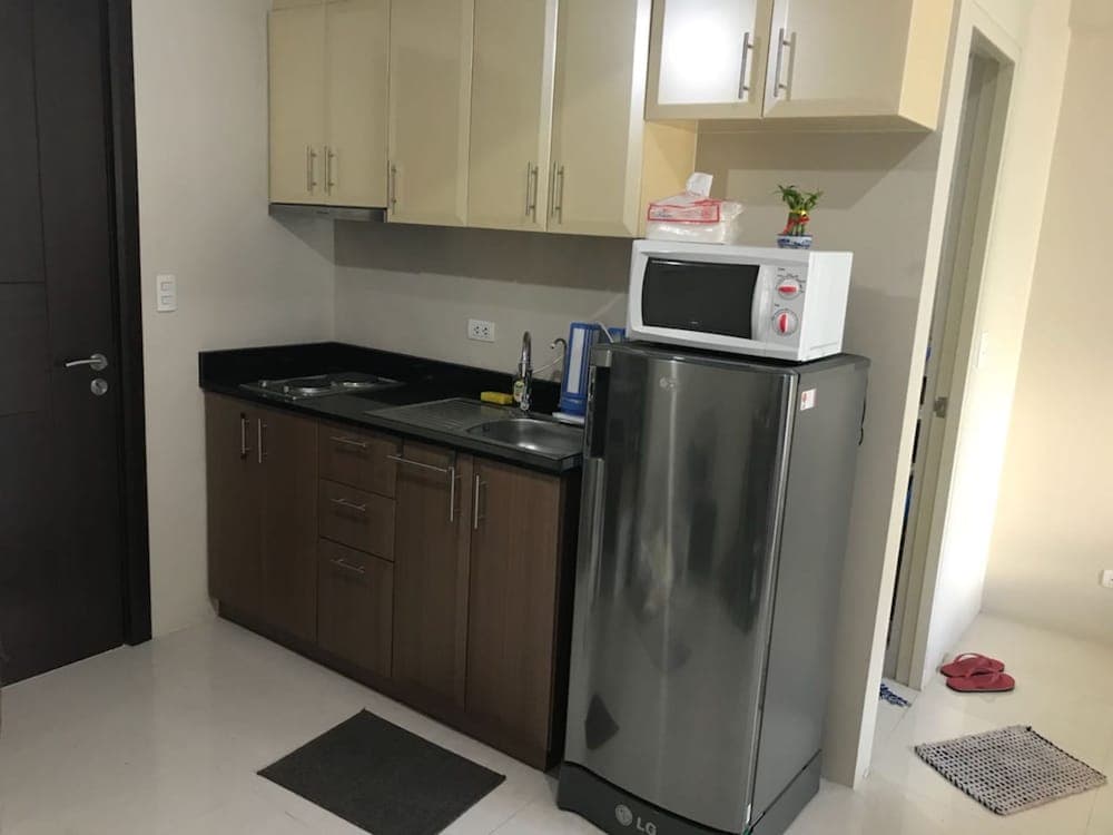 One Palm Tree Apartments