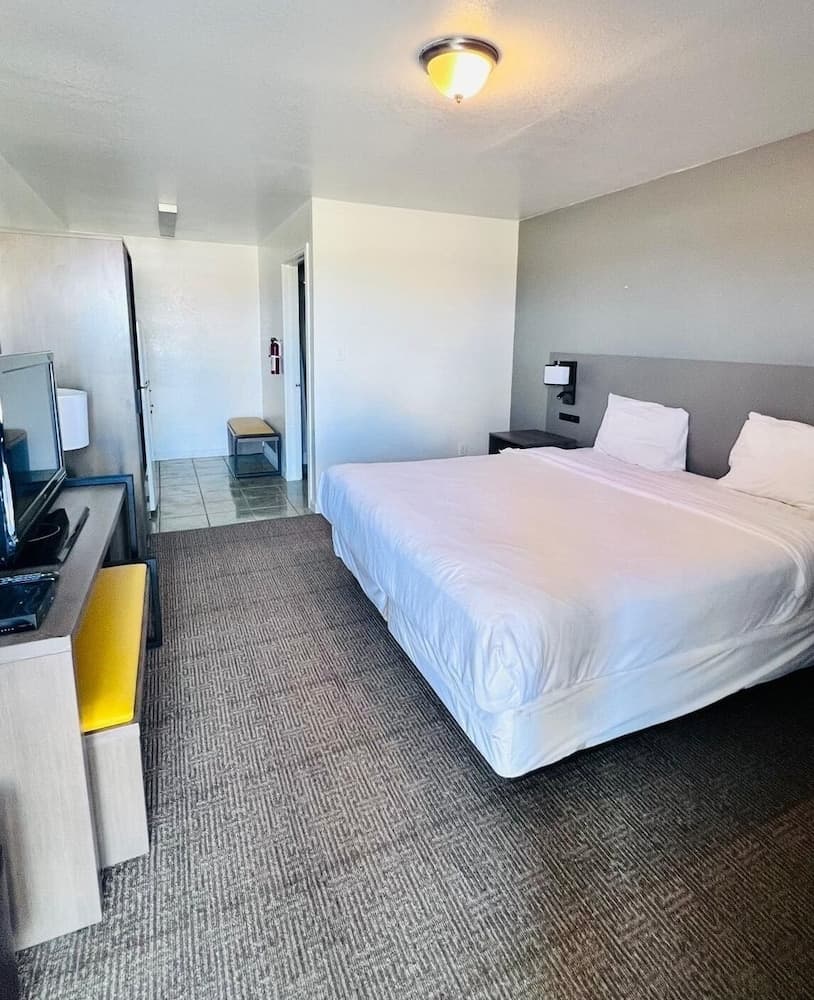 OYO Garden Inn and Suites Pearsall I-35 East