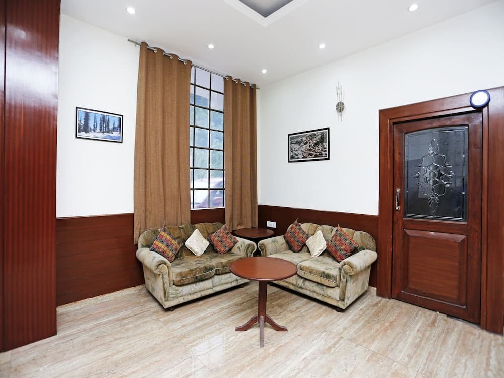 OYO 8767 Hotel Landmark