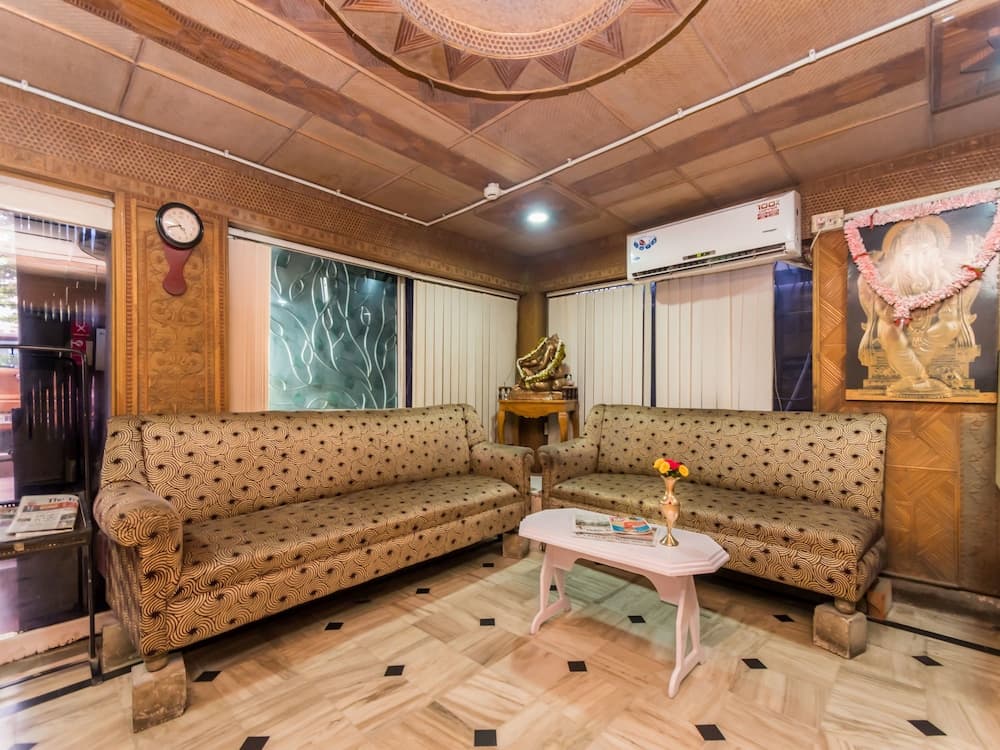 OYO 8998 Hotel Aayash