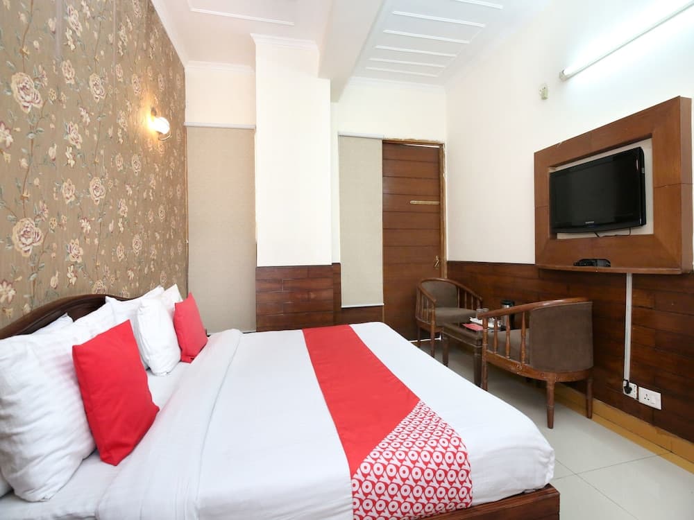 OYO 1933 Hotel City Paradise