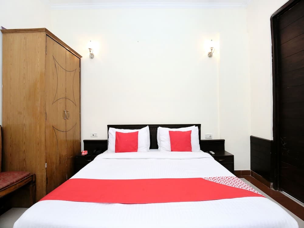 OYO 1933 Hotel City Paradise