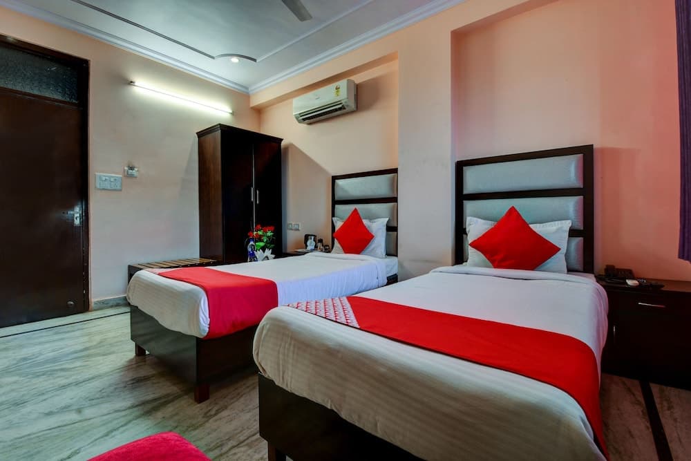 OYO 12849 Hotel Grand Akshay
