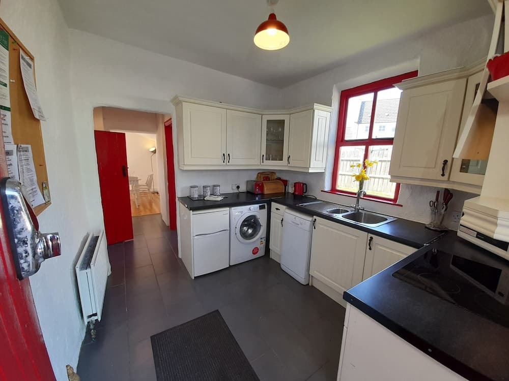 Teac Chondai Thatched Cottage