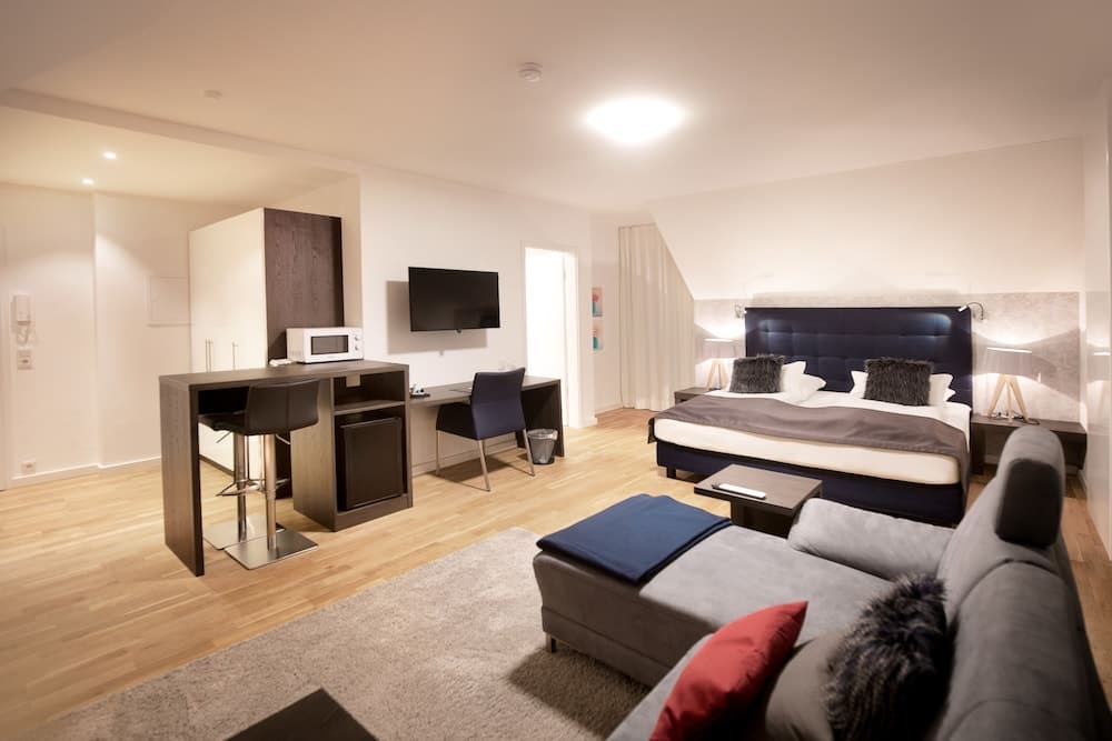 Boardinghouse by M&K