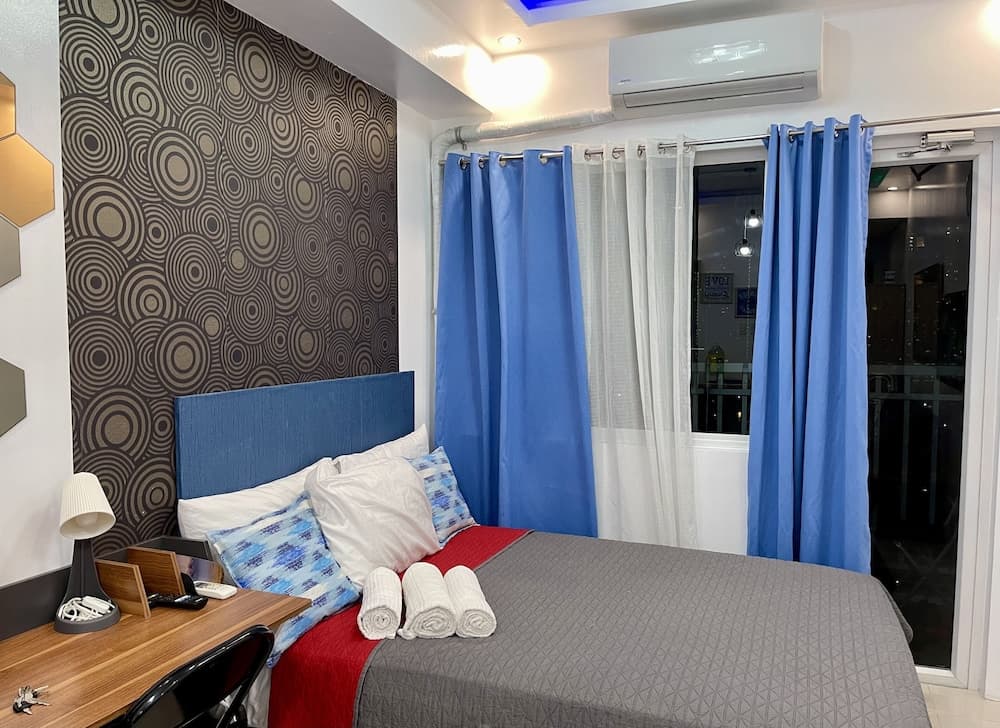 Condo Unit With Balcony in Manila