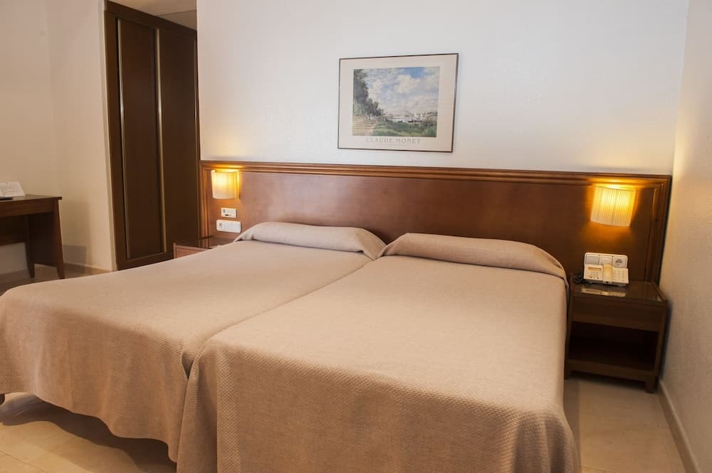 Lloyds Beach Club Aparthotel