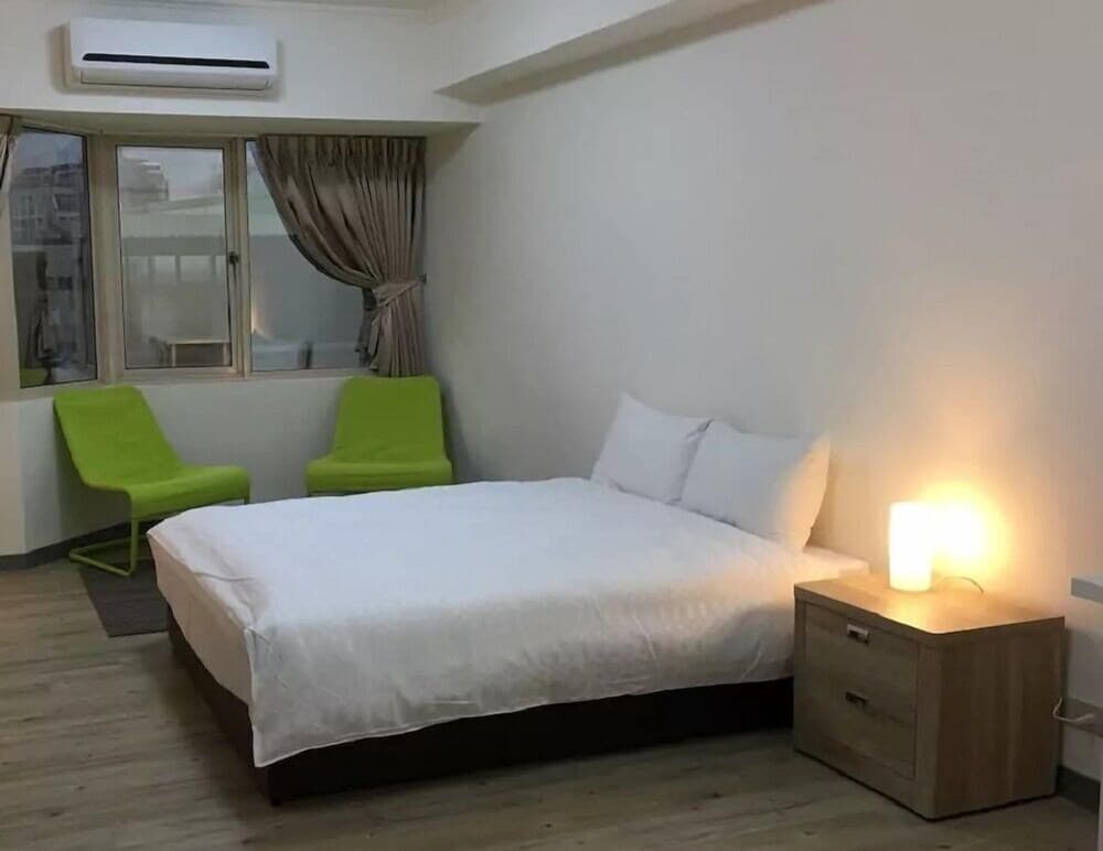 Taichung Fengjia Beige Home