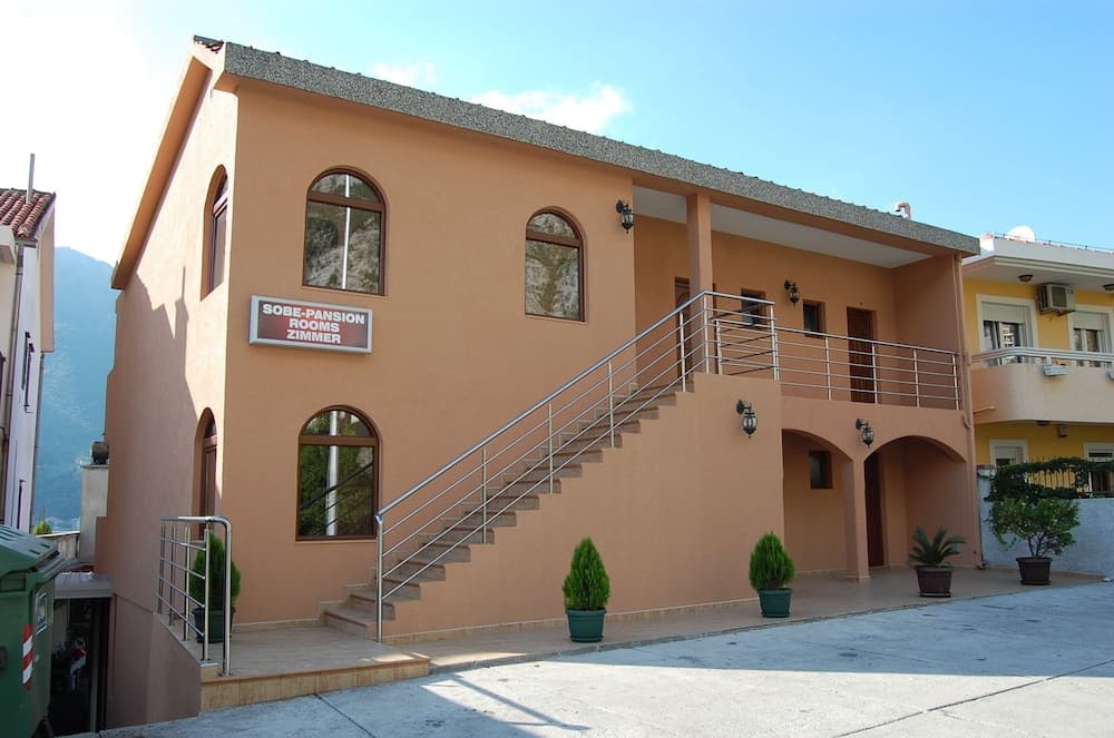 Apartments Dobrotski Dvori