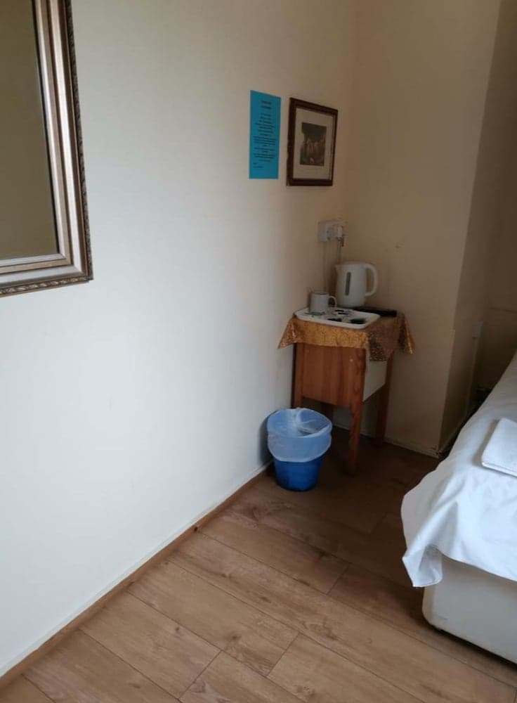 Swan Inn, Heathrow Airport