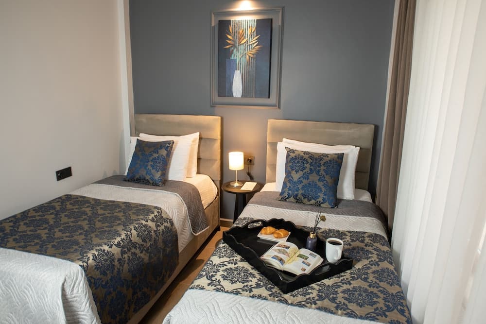 12 Rooms Boutique Hotel