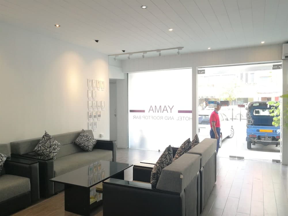 Yama Hotel & Rooftop Bar