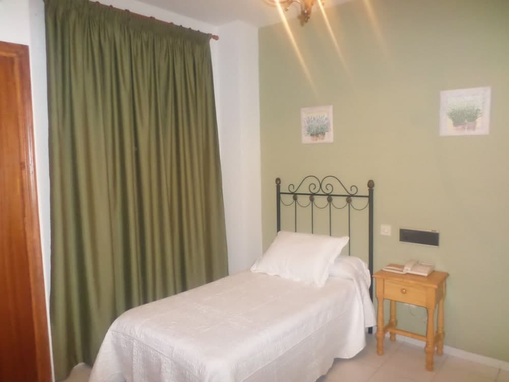 Hostal Restaurante Lujuan