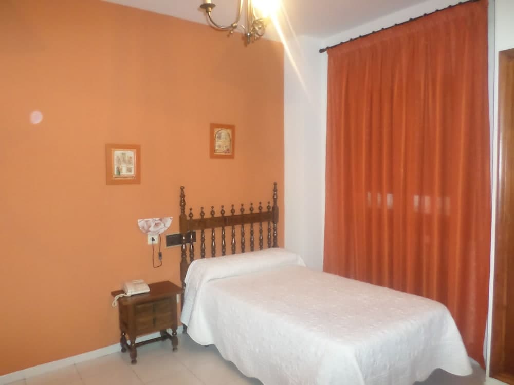 Hostal Restaurante Lujuan