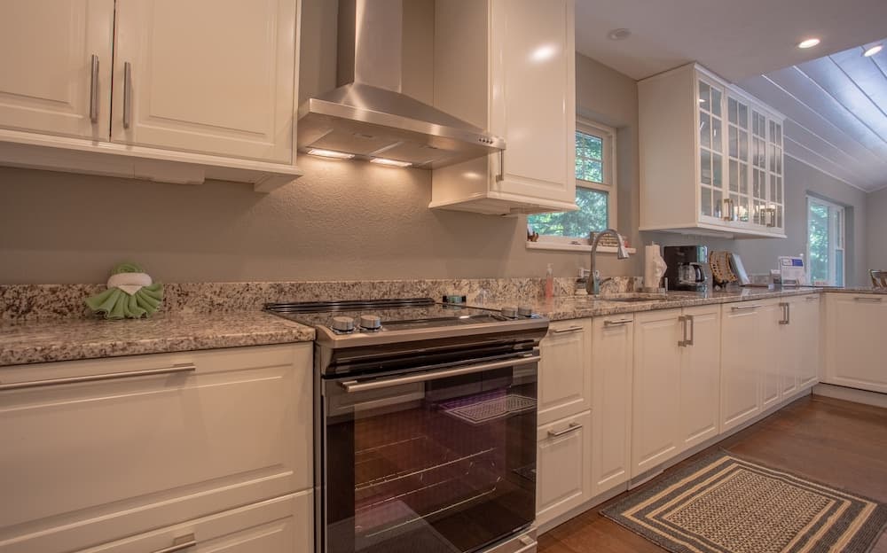 Happy Hideaway 4 Bedroom Home by RedAwning