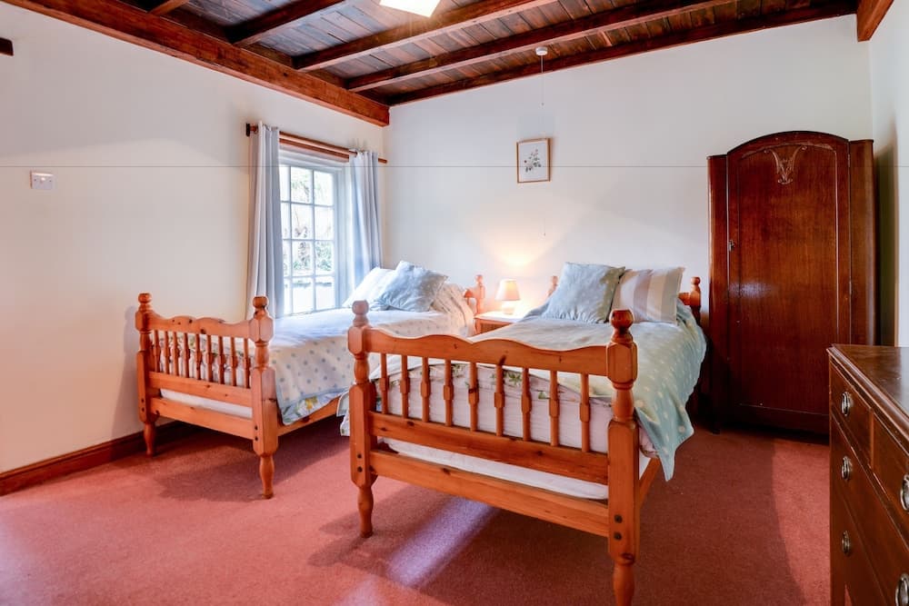 Holiday Cottages and North Star Apartment