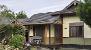 Villa Kota Bunga Ade