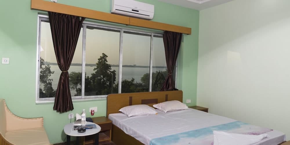 Rajhans Hotel and Resort