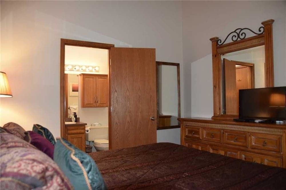 Eagle Ridge 2 Townhome with Private Hot Tub