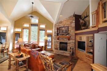 Moose Meadow Retreat Private Home with Hot Tub