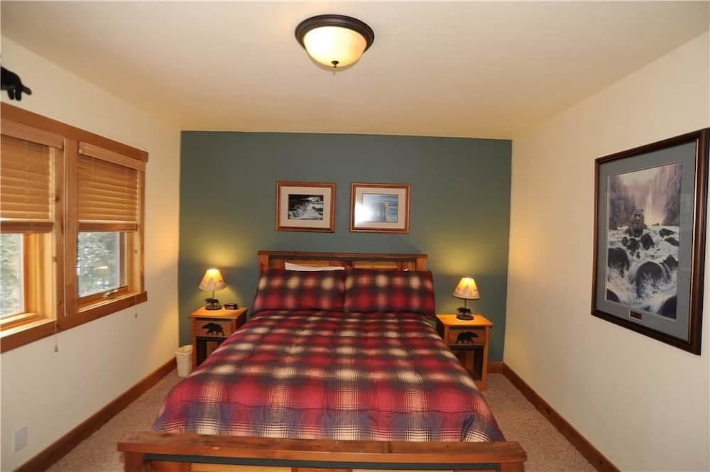 Moose Meadow Retreat Private Home with Hot Tub