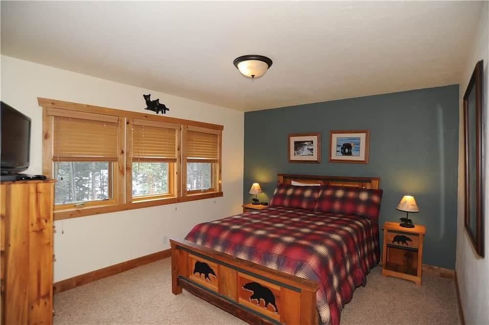 Moose Meadow Retreat Private Home with Hot Tub