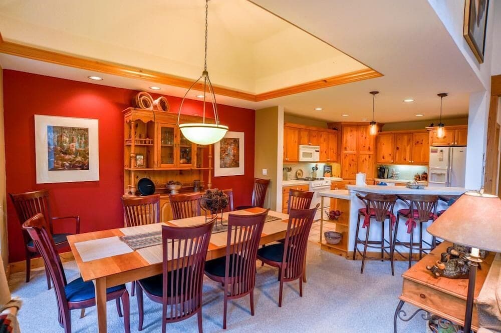 368 Settlers Drive Private Home with Hot Tub