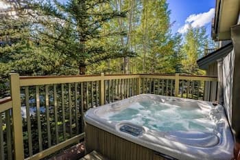 Highlander 324 Townhome with Private Hot Tub