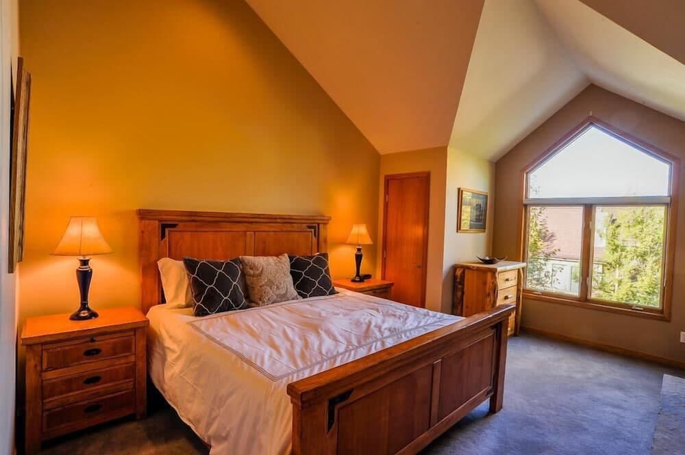 Highlander 324 Townhome with Private Hot Tub