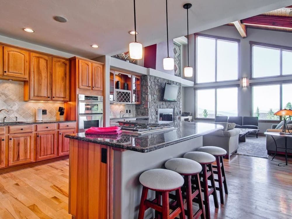 Sundara Place Private Home with Hot Tub