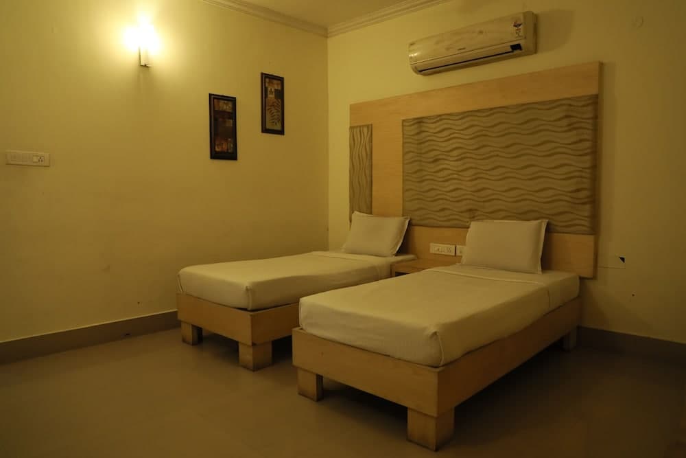 3 Seasons Service Apartment