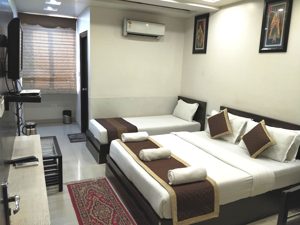 Hotel Jinendra Palace