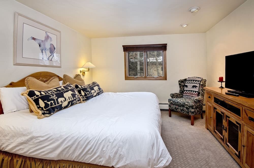 Cortina #160 3 Bedroom Condo by Redawning