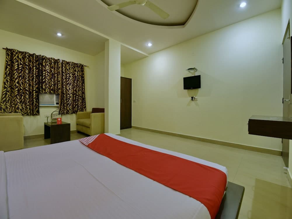 OYO 11754 Hotel Classic 7