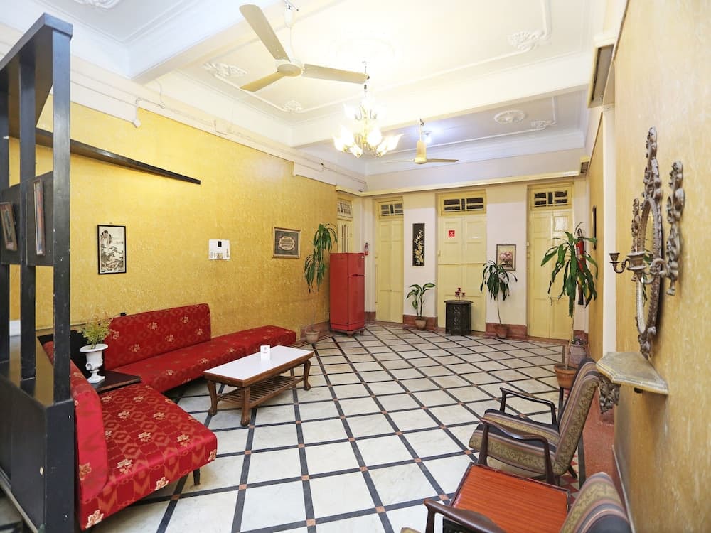 OYO 11896 Marble Palace Guest House