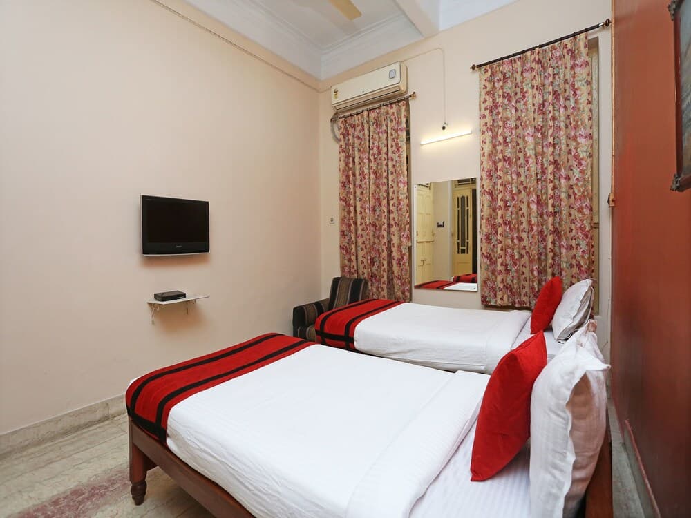 OYO 11896 Marble Palace Guest House