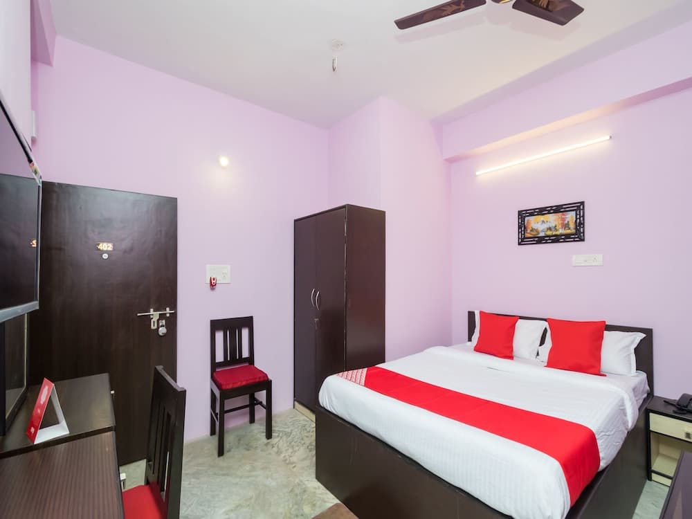 OYO 11379 Jams Guest House