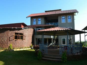 OYO 11898 Hotel Vhyomaan